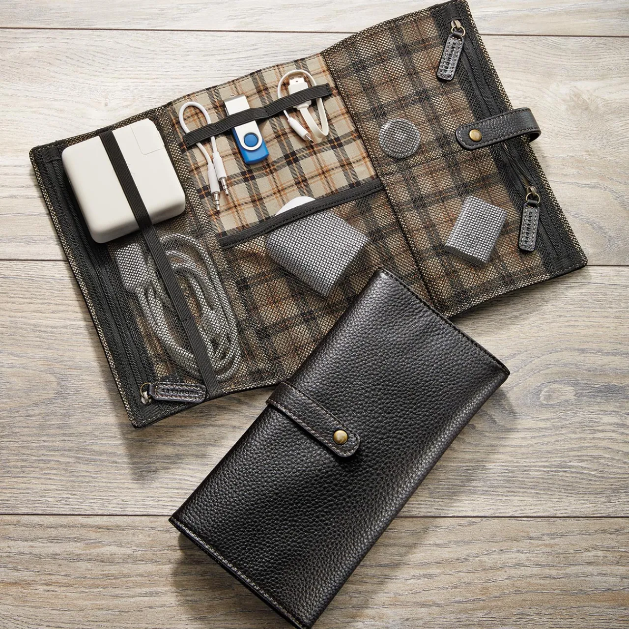 Levenger Bomber Jacket Tech Roll 2.0 Mocha