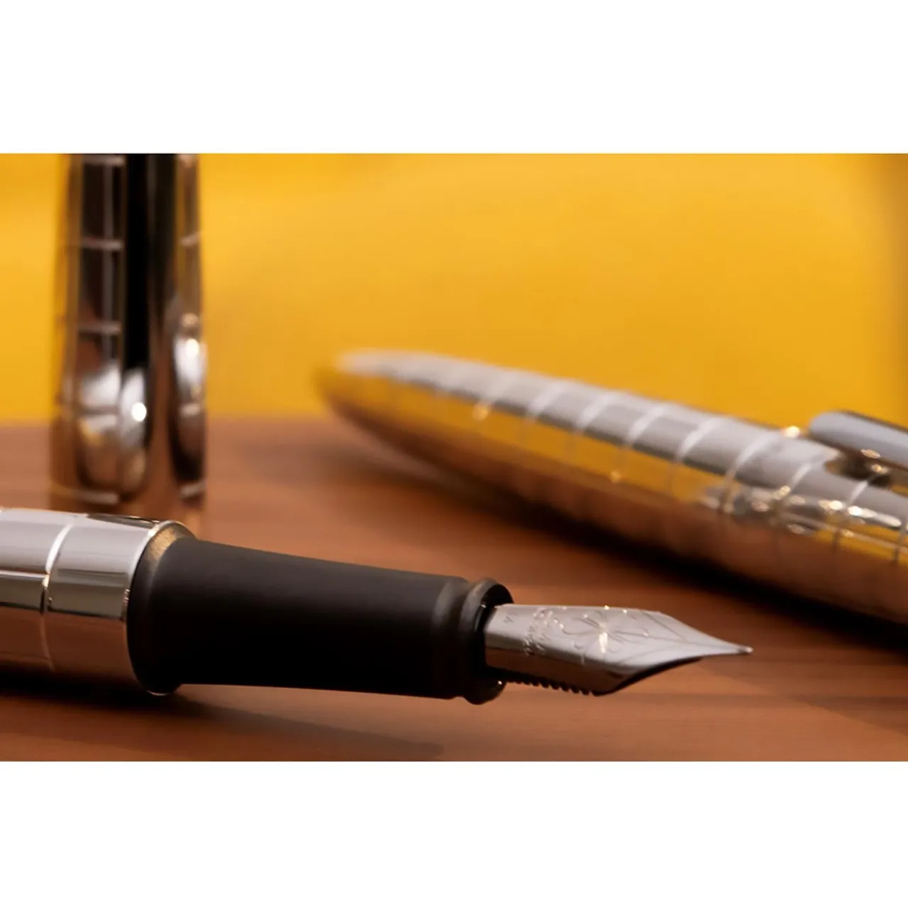 Levenger Diplomat Aero Rhomb Fountain Pen