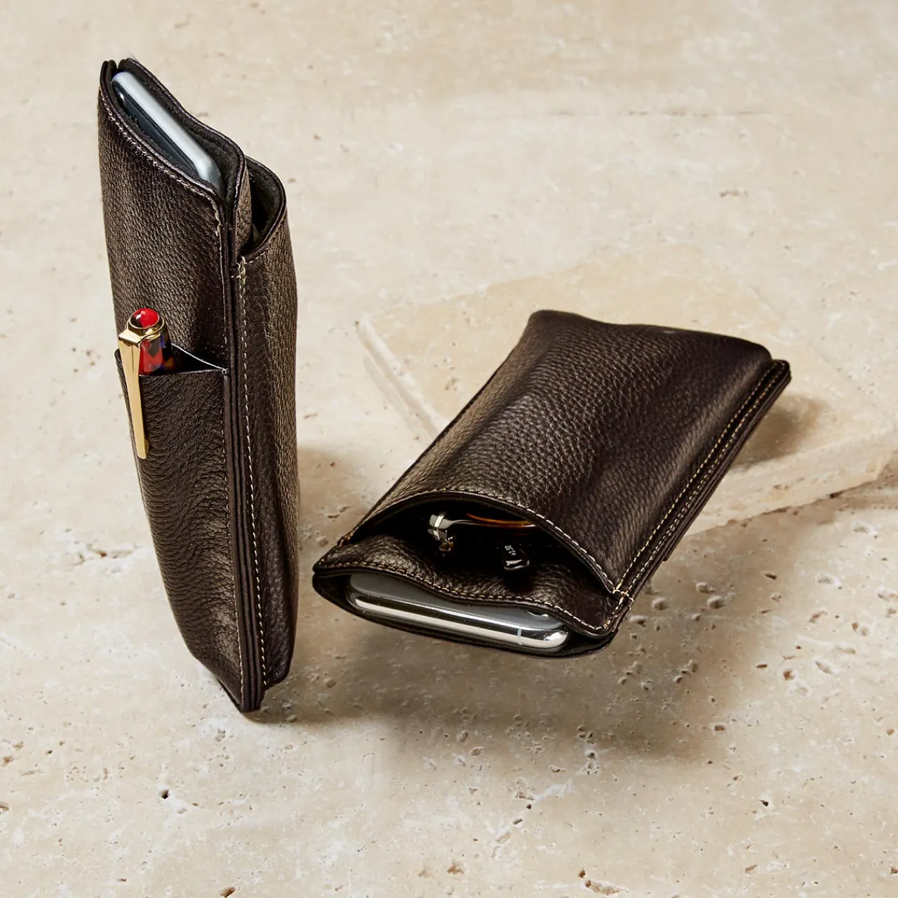 Levenger EyePhone Case in Bomber Jacket Leather Mocha New