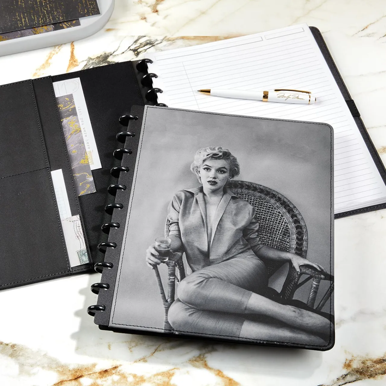 Levenger Marilyn Monroe Wicker Chair Circa Discbound Notebook Hot